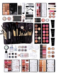 Professional Makeup Supplies on To Die For Professional Bb Makeup Kit  This Is Beyond